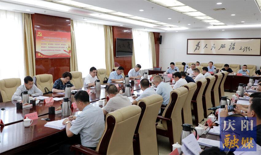 黃澤元與駐慶央企、金融機(jī)構(gòu)、市屬國有企業(yè)和民營企業(yè)負(fù)責(zé)人座談