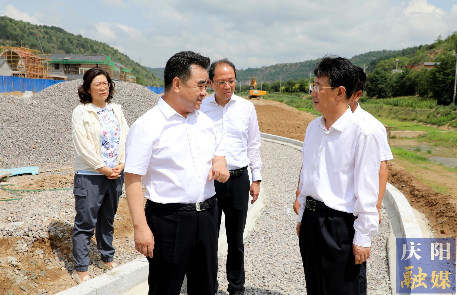 黃澤元在華池縣調(diào)研時(shí)強(qiáng)調(diào) 整合資源繪好文化旅游深度融合“新”景 發(fā)揮優(yōu)勢展示現(xiàn)代農(nóng)業(yè)產(chǎn)業(yè)體系“豐”景