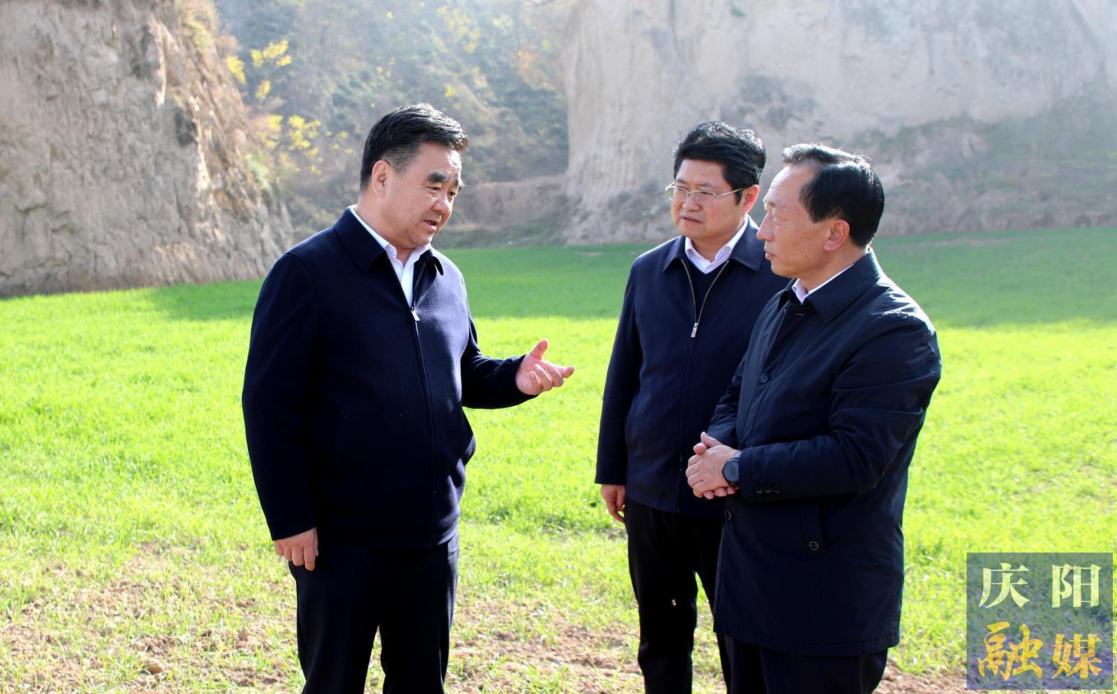 黃澤元在鎮(zhèn)原縣調(diào)研重點交通項目規(guī)劃建設(shè)情況時強(qiáng)調(diào) 著眼長遠(yuǎn)布局構(gòu)建內(nèi)暢外聯(lián)路網(wǎng)體系 狠抓項目推進(jìn)構(gòu)筑高質(zhì)量發(fā)展強(qiáng)支撐