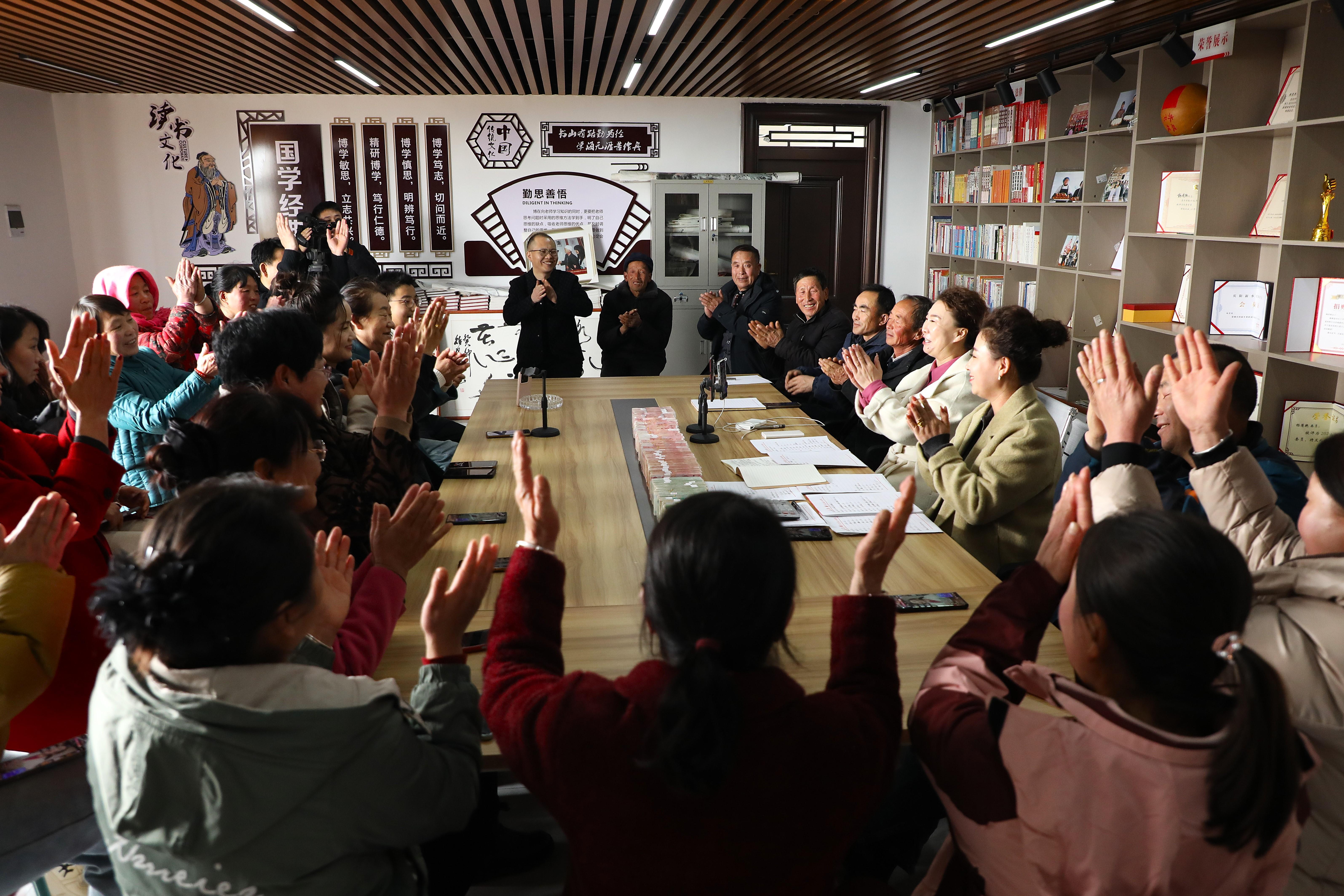 二月二，分紅“盛宴”開啟幸福新篇 ——環(huán)縣莊子峁生態(tài)農(nóng)莊30戶農(nóng)戶喜提73萬元“紅包”